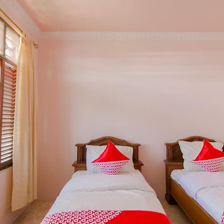 Oyo 2858 Vafa Guesthouse Чианджур Экстерьер фото