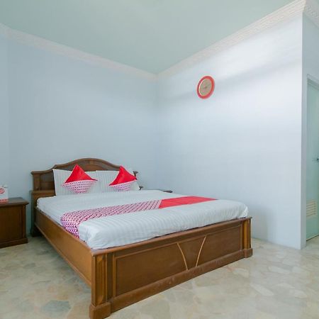 Oyo 2858 Vafa Guesthouse Чианджур Экстерьер фото