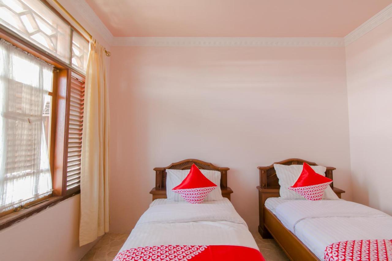 Oyo 2858 Vafa Guesthouse Чианджур Экстерьер фото