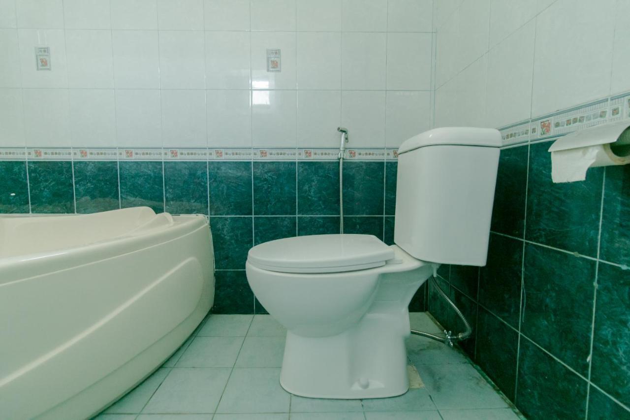 Oyo 2858 Vafa Guesthouse Чианджур Экстерьер фото