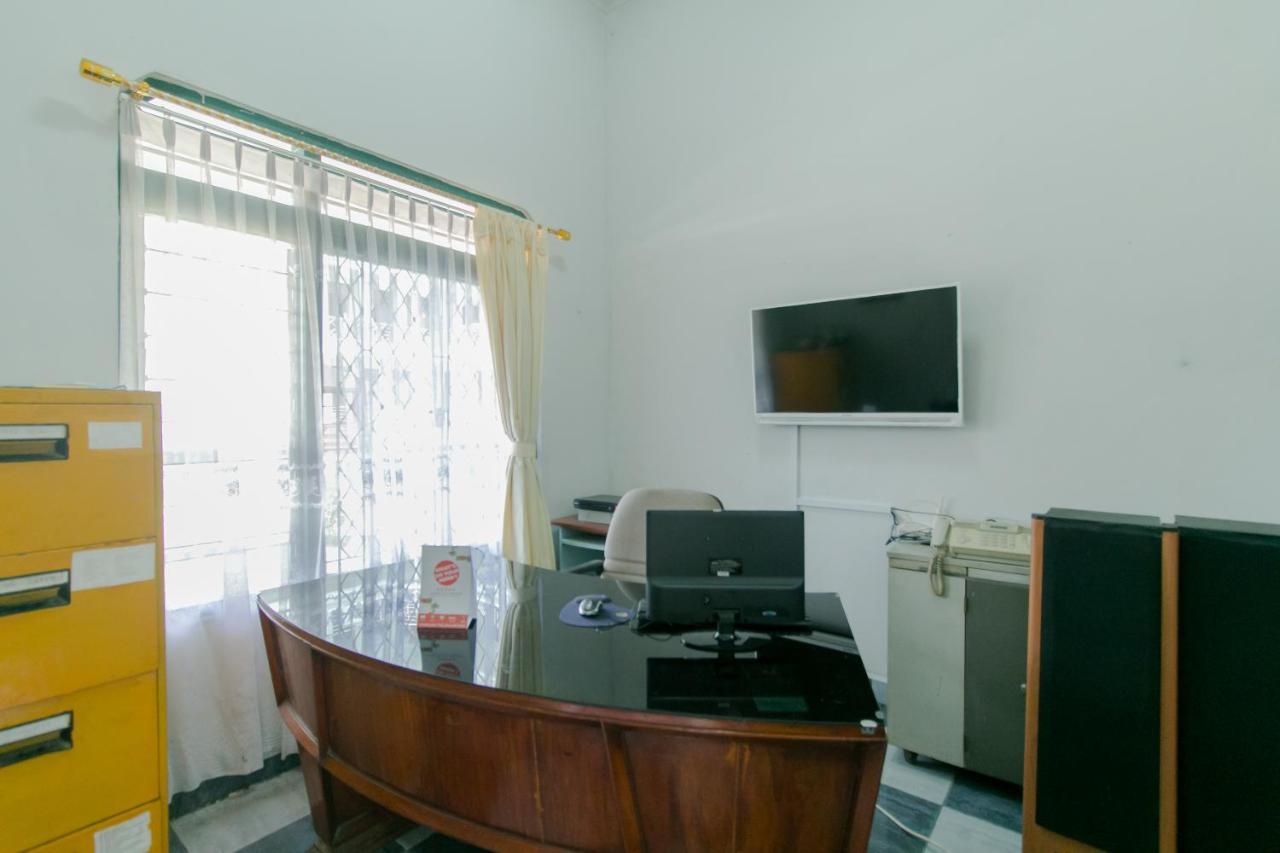 Oyo 2858 Vafa Guesthouse Чианджур Экстерьер фото