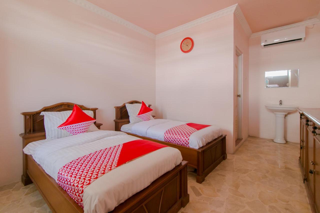 Oyo 2858 Vafa Guesthouse Чианджур Экстерьер фото