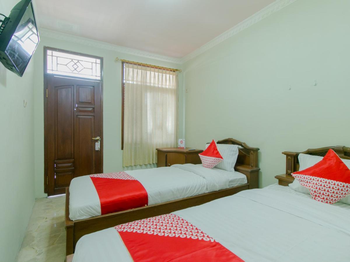 Oyo 2858 Vafa Guesthouse Чианджур Экстерьер фото